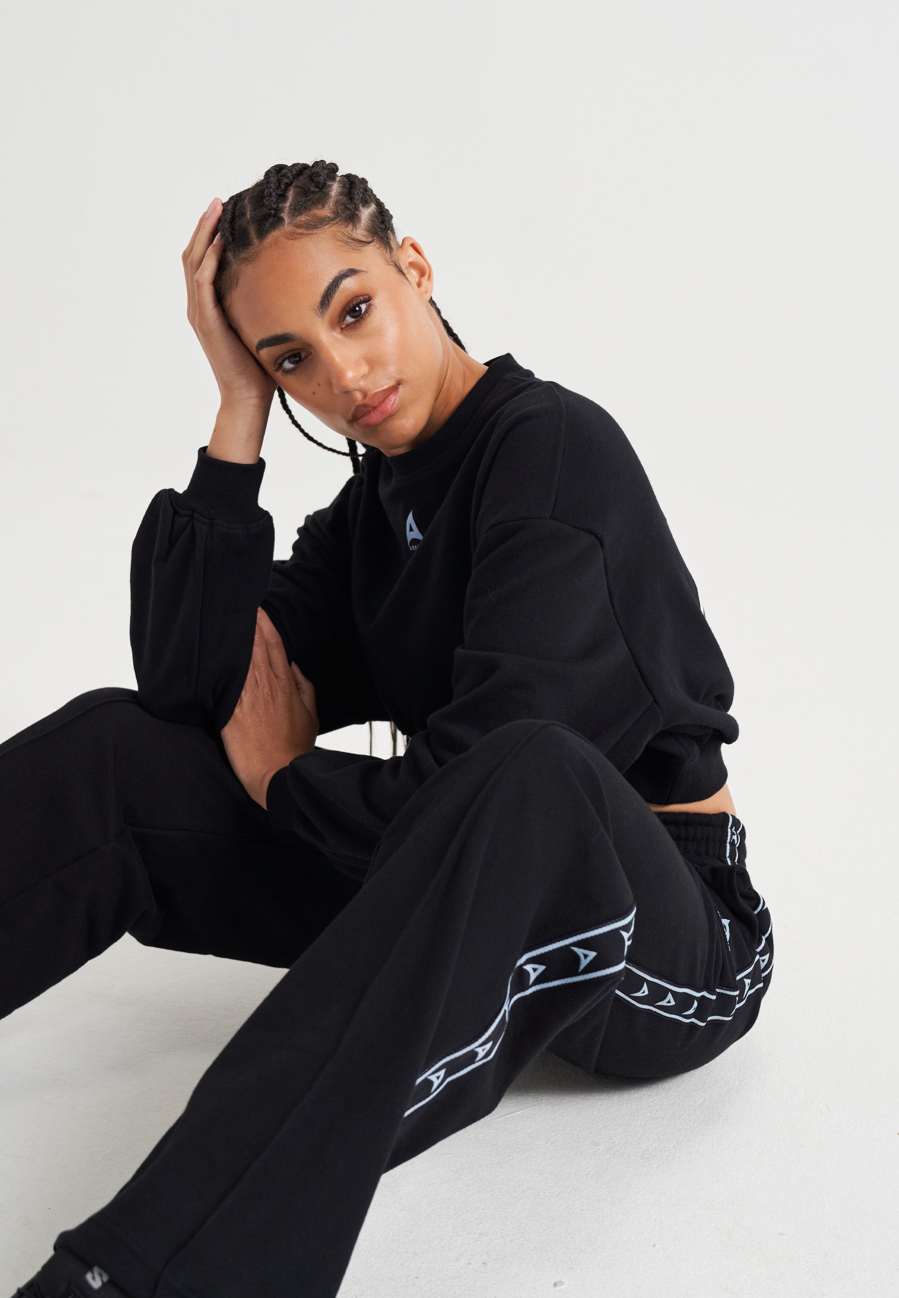 WOMENS BRING YOUR A-GAME CROPPED SWEATSHIRT - BLACK