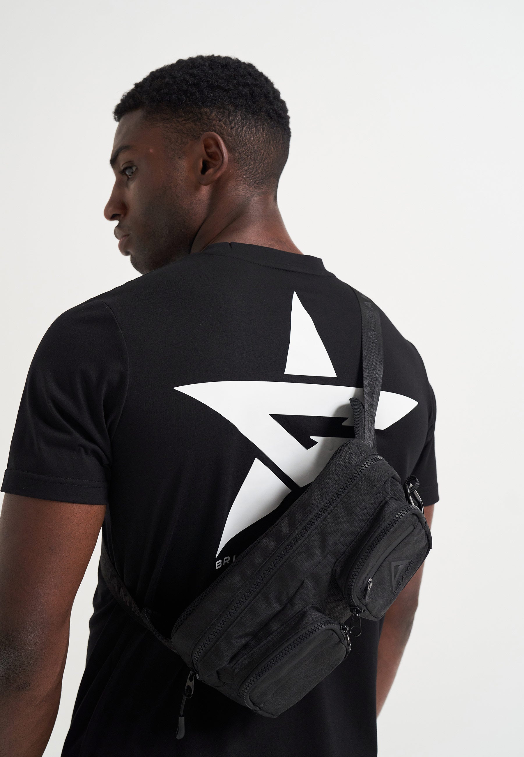 A-GAME TECH CROSS BODY BAG - BLACK